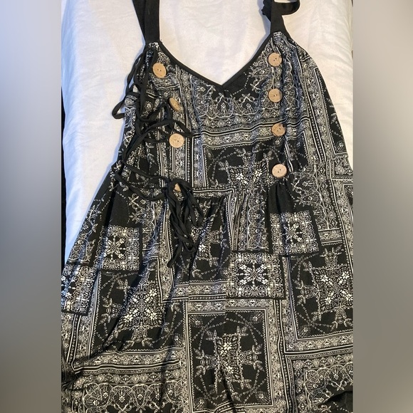 Paisley black and white tank with buttons and corset side - Picture 1 of 4